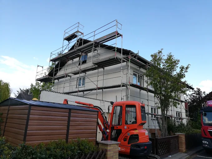 Gerüstbau-Team bei der Montage
